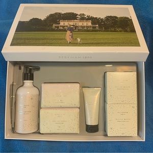 New Skin Moisturizing Set by Beekman 1802